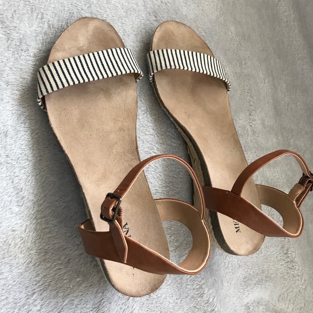 Contrast sandals
